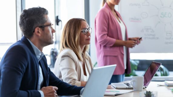 Gestion de projet informatique avec planification, pilotage des équipes et optimisation des performances IT